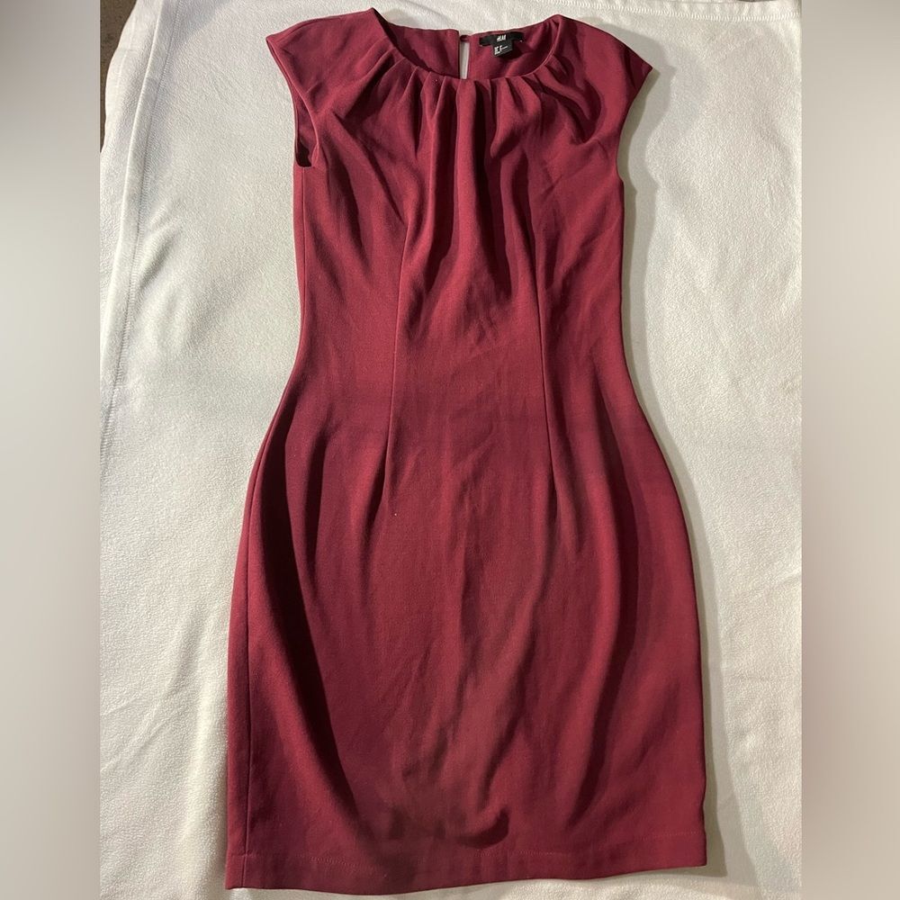 H&M women’s burgundy bodycon dress. Size 4